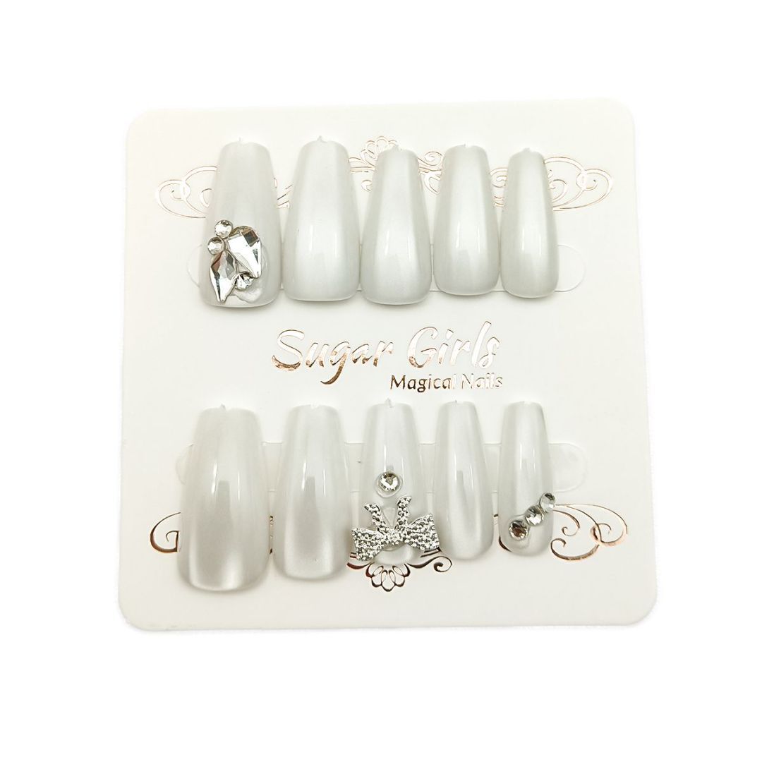 Inlaid With Silver Collar And White Nails